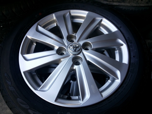 ล้อแม็ก All New Yaris Vios ถอดป้ายแดง พร้อมยาง Dunlop sport2030 185 60 15