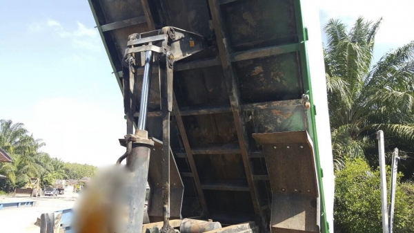 รถฮีโน่ 6 ล้อ FG1J 220 แรงม้า. ปี 51.   ( รถวิ่ง 23x,xxx กม. )    สนใจติดต่อ  081 - 6079515