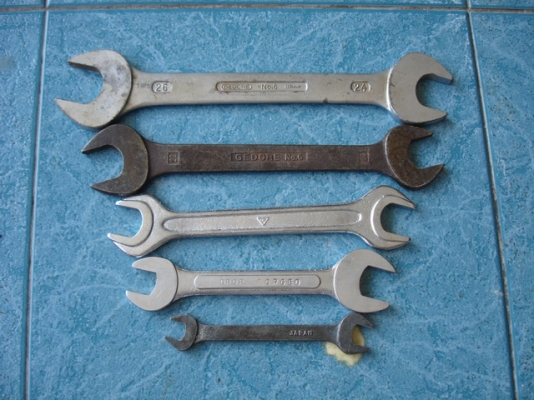 ประแจงานนอก มือสอง 1 ชุด