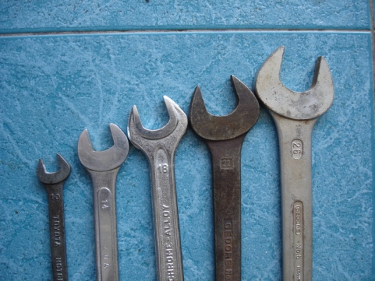 ประแจงานนอก มือสอง 1 ชุด