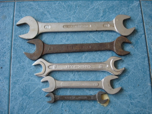 ประแจงานนอก มือสอง 1 ชุด