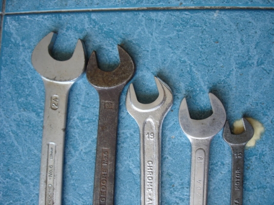 ประแจงานนอก มือสอง 1 ชุด