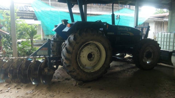 ขายรถไถ2เพลา NEWHOLLAND T75 สภาพสวย เอกสารพร้อมโอน สนใจโทร 090-8588220คุณนะ 093-3258446คุณบิว หรือเข้าดูสินค้าอื่นๆได้ที่ www.truck.in.th/498 หรือเพจFacebook ณรงค์ ซื้อขายรถมือสอง (เว็บไซต์ส่วนตัว) หรือFacebook คุณนะ รถบรรทุก