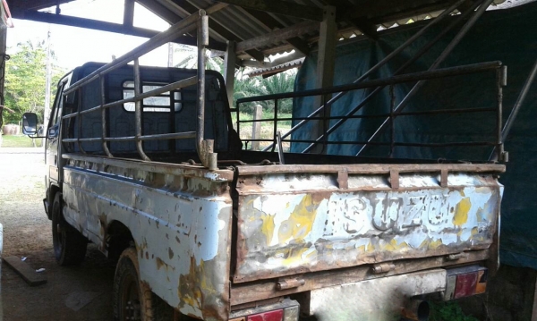 รถอีซูซุ 4 ล้อ NKR 88 แรงม้า. ปี 39.   สนใจติดต่อ  081 - 6079515