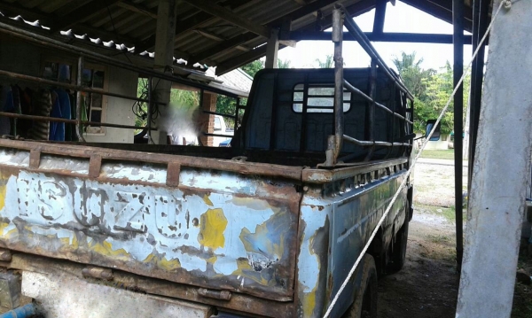 รถอีซูซุ 4 ล้อ NKR 88 แรงม้า. ปี 39.   สนใจติดต่อ  081 - 6079515