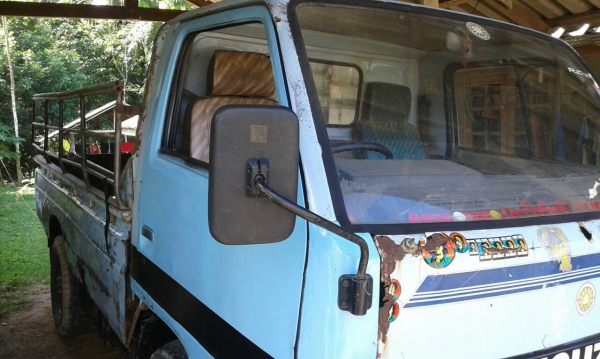 รถอีซูซุ 4 ล้อ NKR 88 แรงม้า. ปี 39.   สนใจติดต่อ  081 - 6079515