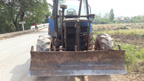 ขาย รถไถ 2 เพลา FORD 6640 คานหน้า CARRARO เอกสารเล่มทะเบียนครบ อุปกร์มีผาน 7 และผานดันหน้า