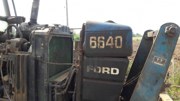 ขาย รถไถ 2 เพลา FORD 6640 คานหน้า CARRARO เอกสารเล่มทะเบียนครบ อุปกร์มีผาน 7 และผานดันหน้า