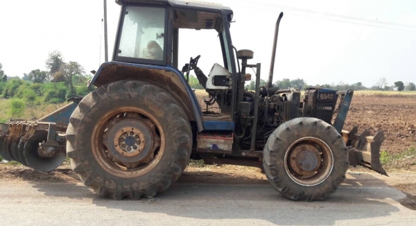 ขาย รถไถ 2 เพลา FORD 6640 คานหน้า CARRARO เอกสารเล่มทะเบียนครบ อุปกร์มีผาน 7 และผานดันหน้า