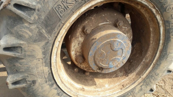 ขาย รถไถ 2 เพลา FORD 6640 คานหน้า CARRARO เอกสารเล่มทะเบียนครบ อุปกร์มีผาน 7 และผานดันหน้า