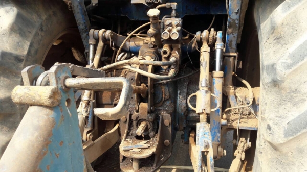 ขาย รถไถ 2 เพลา FORD 6640 คานหน้า CARRARO เอกสารเล่มทะเบียนครบ อุปกร์มีผาน 7 และผานดันหน้า