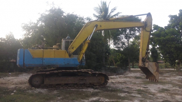 ขาย แบคโฮ KOMATSU PC200-3 คอนโทรลสั้น รถใช้งานอยู่เป็นประจำ เครื่องดี ปั้มรุ่น 5 เอกสารใบซื้อขาย