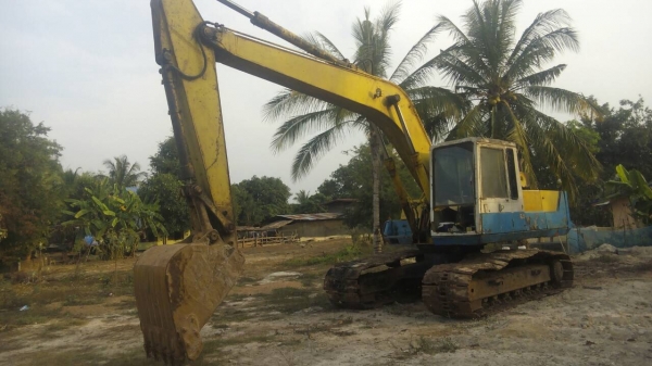 ขาย แบคโฮ KOMATSU PC200-3 คอนโทรลสั้น รถใช้งานอยู่เป็นประจำ เครื่องดี ปั้มรุ่น 5 เอกสารใบซื้อขาย