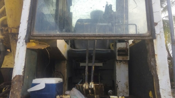 ขาย แบคโฮ KOMATSU PC200-3 คอนโทรลสั้น รถใช้งานอยู่เป็นประจำ เครื่องดี ปั้มรุ่น 5 เอกสารใบซื้อขาย