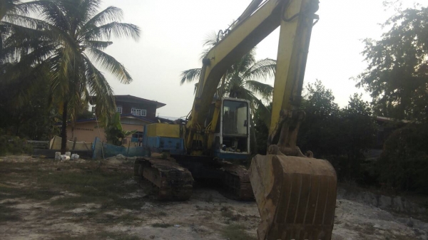 ขาย แบคโฮ KOMATSU PC200-3 คอนโทรลสั้น รถใช้งานอยู่เป็นประจำ เครื่องดี ปั้มรุ่น 5 เอกสารใบซื้อขาย