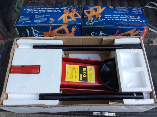 ชุดแม่แรง3Tพร้อมขาตั้งรถ1คู่ ชุดแม่แรง3Tพร้อมขาตั้งรถ1คู่