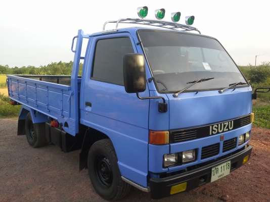 4ล้อISUZU NKR 88 แรง  รถสภาพดี พร้อมใช้ เครื่องดี ชัชชีสวย กระจกไฟฟ้า แอร์พร้อม ขาย235,000 บาท ศุภากร 081-1903107 - 081-4252943