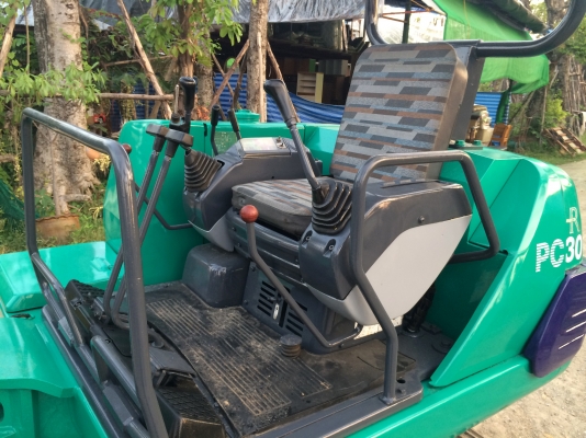 ขายแม็คโคร KOMATSU PC 30-7 พร้อมใช้งาน ติดต่อ 086-775-7900 086-324-1992
