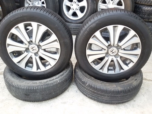 ขายล้อHonda Freed15 พร้อมยาง 4 ล้อ