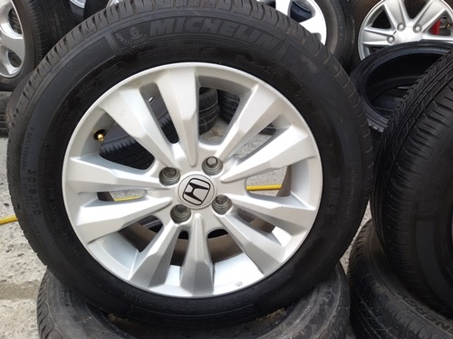 ขายล้อแม็กHONDA CITYขอบ15 ยางปี 0514  4 ล้อ