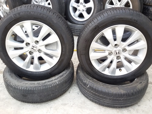 ขายล้อแม็กHONDA CITYขอบ15 ยางปี 0514  4 ล้อ