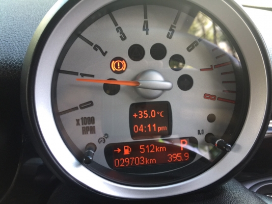 ถูกสุดๆ Mini Cooper R56 ปี 2008 รถมือเดียวออกศูนย์ Millennium สภาพป้ายแดง รถใช้น้อยไมล์แท้ 29.xxx km ออฟชั่นเต็ม