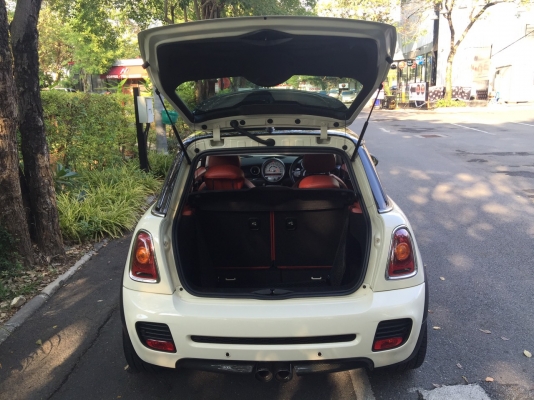 ถูกสุดๆ Mini Cooper R56 ปี 2008 รถมือเดียวออกศูนย์ Millennium สภาพป้ายแดง รถใช้น้อยไมล์แท้ 29.xxx km ออฟชั่นเต็ม