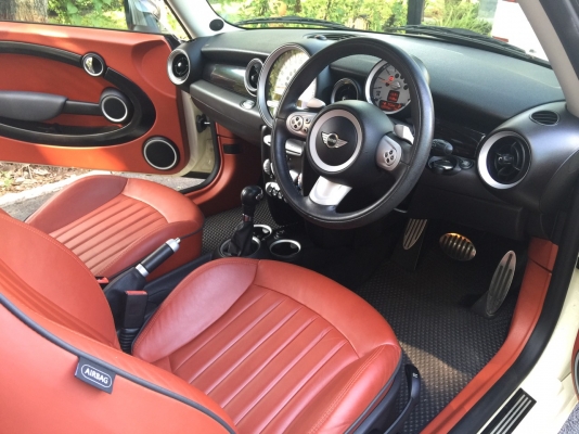 ถูกสุดๆ Mini Cooper R56 ปี 2008 รถมือเดียวออกศูนย์ Millennium สภาพป้ายแดง รถใช้น้อยไมล์แท้ 29.xxx km ออฟชั่นเต็ม