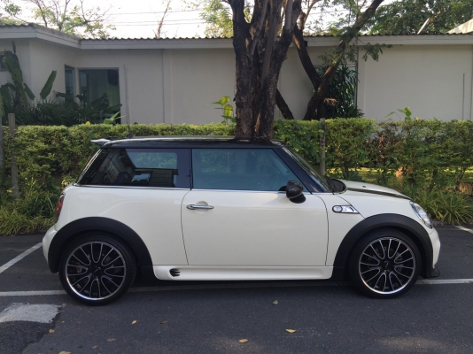 ถูกสุดๆ Mini Cooper R56 ปี 2008 รถมือเดียวออกศูนย์ Millennium สภาพป้ายแดง รถใช้น้อยไมล์แท้ 29.xxx km ออฟชั่นเต็ม