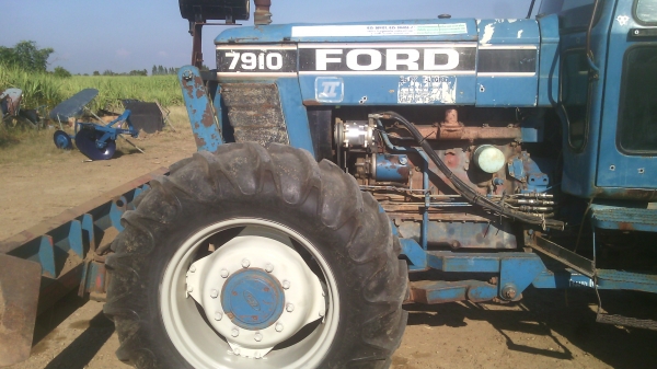 ขายรถไถFORDใหญ่  รุ่น8210   สองเพลาคานหน้าคาลาโล่10น๊อต สวยๆพ้ร้อมใช้งาน  อยู่ที่อ.กำแพงแสน  จ.นครปฐม