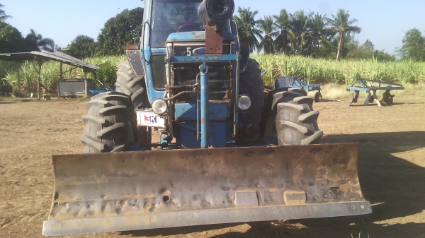 ขายรถไถFORDใหญ่  รุ่น8210   สองเพลาคานหน้าคาลาโล่10น๊อต สวยๆพ้ร้อมใช้งาน  อยู่ที่อ.กำแพงแสน  จ.นครปฐม