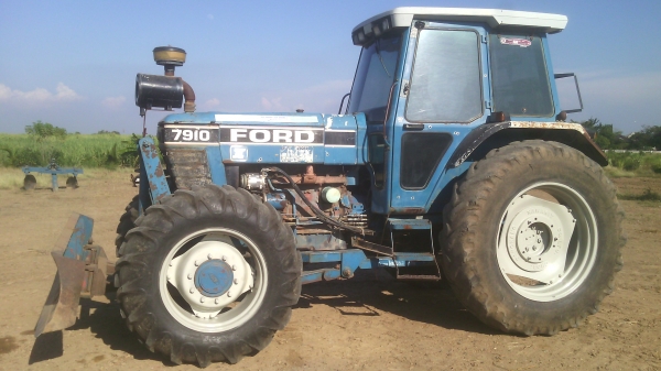 ขายรถไถFORDใหญ่  รุ่น8210   สองเพลาคานหน้าคาลาโล่10น๊อต สวยๆพ้ร้อมใช้งาน  อยู่ที่อ.กำแพงแสน  จ.นครปฐม