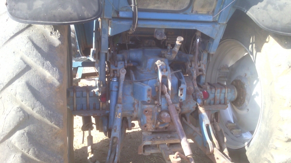 ขายรถไถFORDใหญ่  รุ่น8210   สองเพลาคานหน้าคาลาโล่10น๊อต สวยๆพ้ร้อมใช้งาน  อยู่ที่อ.กำแพงแสน  จ.นครปฐม