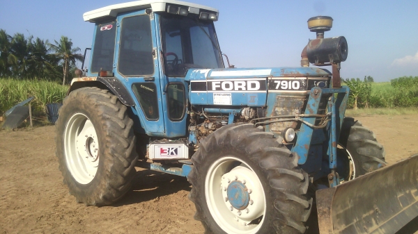 ขายรถไถFORDใหญ่  รุ่น8210   สองเพลาคานหน้าคาลาโล่10น๊อต สวยๆพ้ร้อมใช้งาน  อยู่ที่อ.กำแพงแสน  จ.นครปฐม