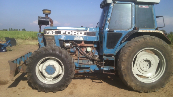 ขายรถไถFORDใหญ่  รุ่น8210   สองเพลาคานหน้าคาลาโล่10น๊อต สวยๆพ้ร้อมใช้งาน  อยู่ที่อ.กำแพงแสน  จ.นครปฐม