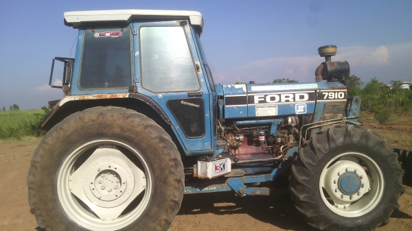 ขายรถไถFORDใหญ่  รุ่น8210   สองเพลาคานหน้าคาลาโล่10น๊อต สวยๆพ้ร้อมใช้งาน  อยู่ที่อ.กำแพงแสน  จ.นครปฐม