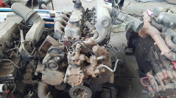 ขาย เครื่องยนต์ HINO EM100 220 แรงม้า สตาร์ทติดใช้งานได้ ไม่มีใบคุมเครื่อง