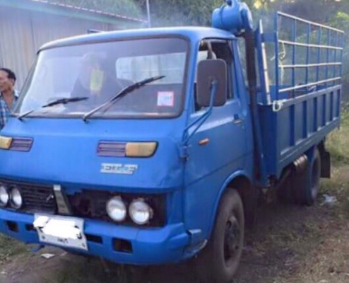 ISUZU ELF 74 HP รถหกล้อบรรทุก กระบะคอกเหล็กความยาว 3.20 เมตรสภาพดีพร้อมใช้งานได้เลยครับ เครื่องยนต์กำลังแรงดีมาก ภายในเก๋งคอนโซลอยู่ครบ พวงมาลัยธรรมดา ช่วงล่างดีคัชซีไม่ผุไม่บวม เอกสารทะเบียนภาษีครบพร้อมโอน ราคาต่อรองได้ครับ