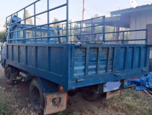 ISUZU ELF 74 HP รถหกล้อบรรทุก กระบะคอกเหล็กความยาว 3.20 เมตรสภาพดีพร้อมใช้งานได้เลยครับ เครื่องยนต์กำลังแรงดีมาก ภายในเก๋งคอนโซลอยู่ครบ พวงมาลัยธรรมดา ช่วงล่างดีคัชซีไม่ผุไม่บวม เอกสารทะเบียนภาษีครบพร้อมโอน ราคาต่อรองได้ครับ