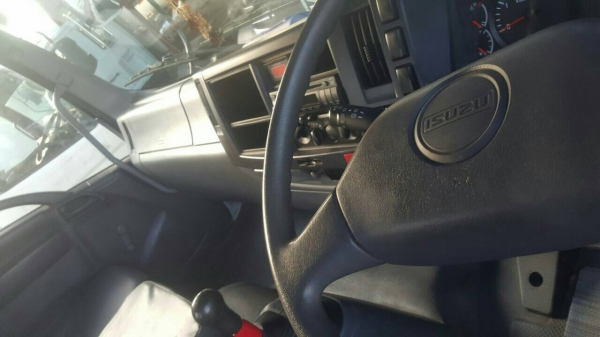 เข้าใหม่ค่ะ รถบรรทุกสิบล้อ Isuzu FTR 240 แรงม้า ติดเครน 4.5 ตัน ปี 56. ใช้งานแค่ 138,+++ กม. สภาพสวย เข้าใหม่ค่ะ รถบรรทุกสิบล้อ Isuzu FTR 240 แรงม้า ติดเครน 4.5 ตัน ปี 56. ใช้งานแค่ 138,+++ กม. สภาพสวย