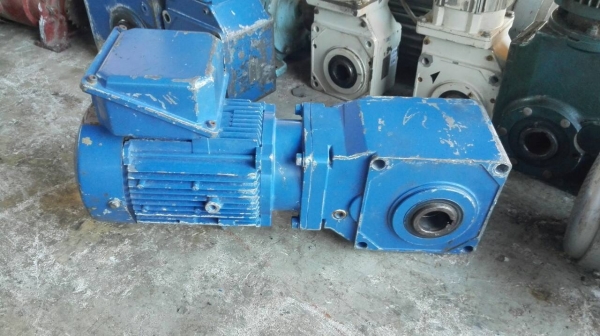 Sell>> มอเตอร์เกียร์ Sumitomo Hyponic Drive 1 HP. 380V. ทด 1:25 เพลาออกคู่ 60 RPM. สวยสดแน่น!!