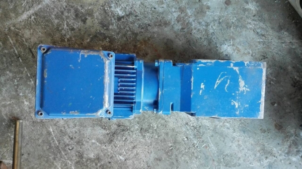 Sell>> มอเตอร์เกียร์ Sumitomo Hyponic Drive 1 HP. 380V. ทด 1:25 เพลาออกคู่ 60 RPM. สวยสดแน่น!!