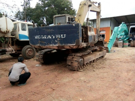ขาย335,000 รถแบคโฮKOMATSU pc200-3 คอนโทรลสั้น  เครื่อง 6D15 เล่มทะเบียน 090-772-3710 090-772-3708