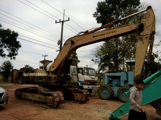 ขาย335,000 รถแบคโฮKOMATSU pc200-3 คอนโทรลสั้น เครื่อง 6D15 เล่มทะเบียน 090-772-3710 090-772-3708 ขาย335,000 รถแบคโฮKOMATSU pc200-3 คอนโทรลสั้น เครื่อง 6D15 เล่มทะเบียน 090-772-3710 090-772-3708