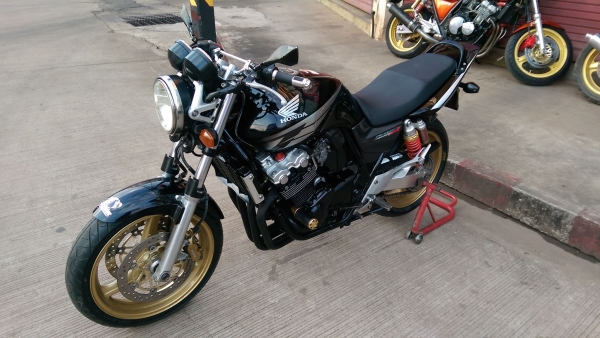 ขายคับ HONDA CB400 TECH3 ปี2005 กญแจชิฟ สีสวย ท่อแต่ง ไฟตาเพชร แฮนด์บาร์ กันล้ม กระจกแต่ง อินวอยส์ สรรพสามิตร ราคา 97500 บาท ส่งได้ทั่วไทยคับ สนใจติดต่อ 081-0578282 FACEBOOK ชาญณรงค์ ป๊อป ชัยอมฤต ไอดีไลน์ POPBIGBIKESAKON คับ สนใจรถสวย ถูก ดี ต้อง POP BIGB