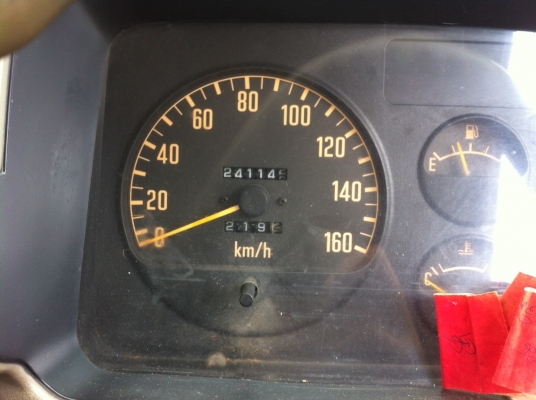 4ล้อisuzu ELF เครื่อง4JG2 100แรงม้าไม่ติดเวลา พร้อมใช้ ชุดโอนครบ