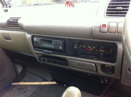 4ล้อisuzu ELF เครื่อง4JG2 100แรงม้าไม่ติดเวลา พร้อมใช้ ชุดโอนครบ