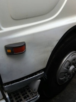 รถฮีโน่ 10 ล้อ ( ไม่ดั้ม )  FM1M  220 แรงม้า. ปี 48.   สนใจติดต่อ  081 - 6079515