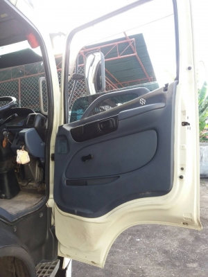 รถฮีโน่ 10 ล้อ ( ไม่ดั้ม )  FM1M  220 แรงม้า. ปี 48.   สนใจติดต่อ  081 - 6079515