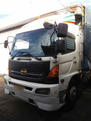 รถฮีโน่ 10 ล้อ ( ไม่ดั้ม )  FM1M  220 แรงม้า. ปี 48.   สนใจติดต่อ  081 - 6079515